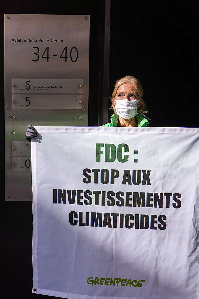 Greenwashing Action at National Pension Fund Headquarters in Luxembourg. © Sara Poza Alvarez / Greenpeace