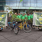 To celebrate International Biodiversity Day, Greenpeace Luxembourg organised an activist cycle ride around the financial centre and government ministries to call on governments to prioritise people over profit with strong nature laws and enforce the regulation of banks and financial institutions that profit from pushing this planet to a point of no return.