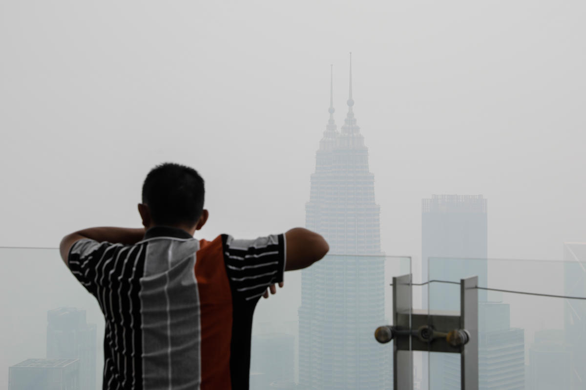Haze in Kuala Lumpur. © Joshua Paul / Greenpeace