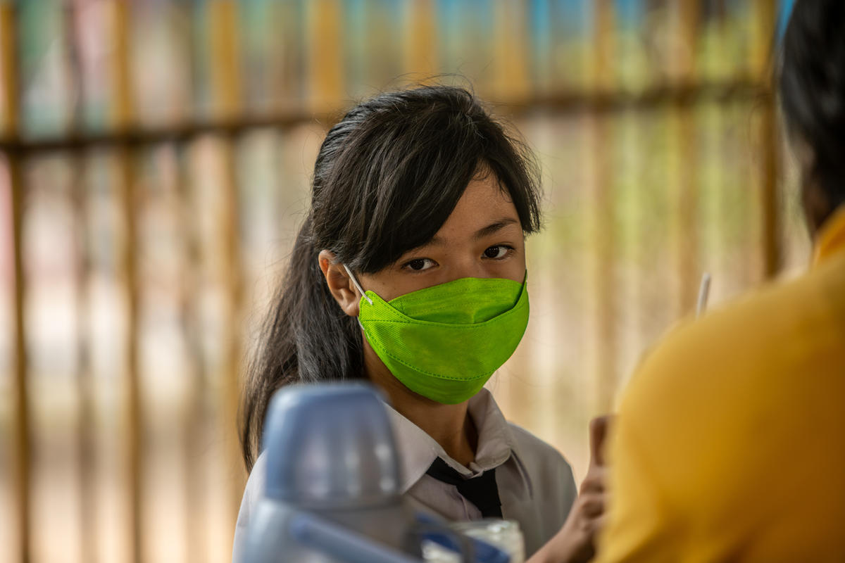 School Children and Haze in Central Kalimantan. © Jurnasyanto Sukarno / Greenpeace