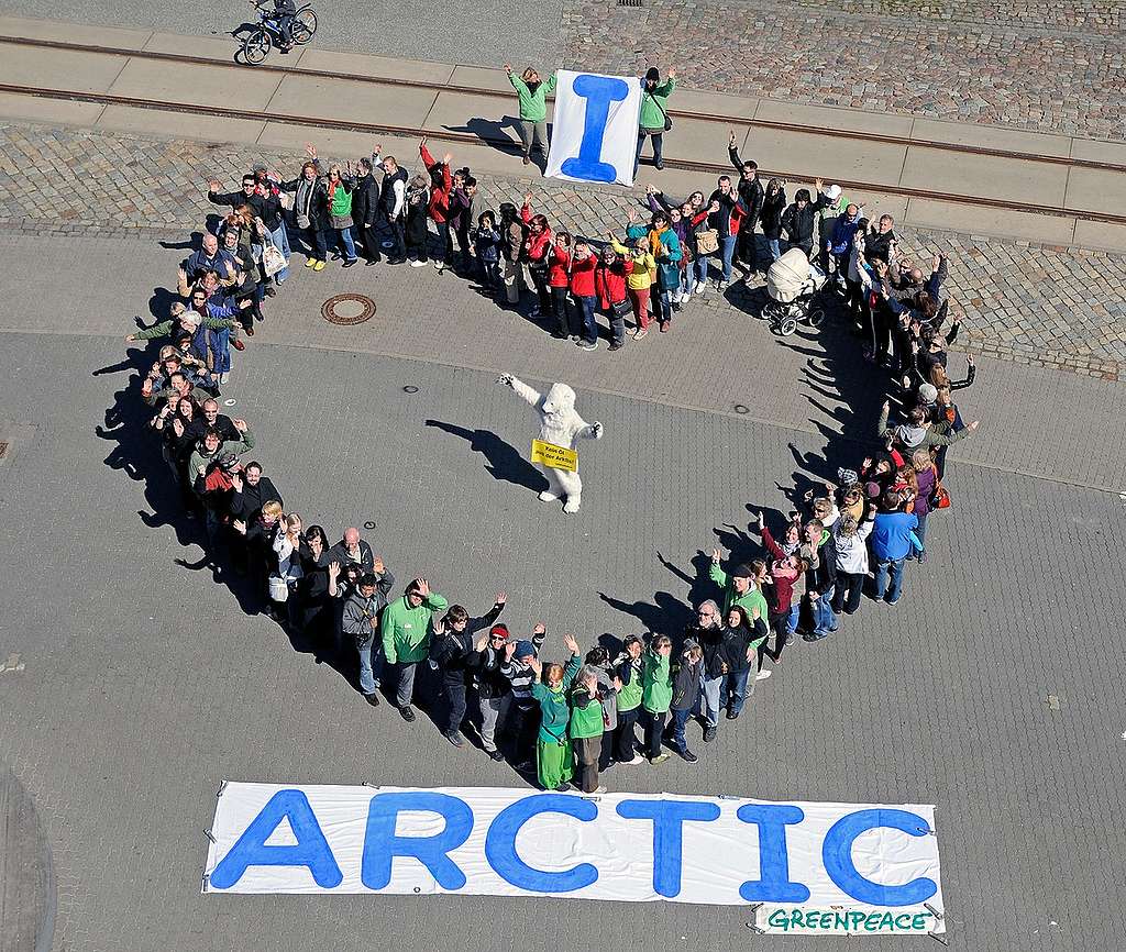 'I Love Arctic' Day of Action in Germany. © Frank Hormann / Greenpeace