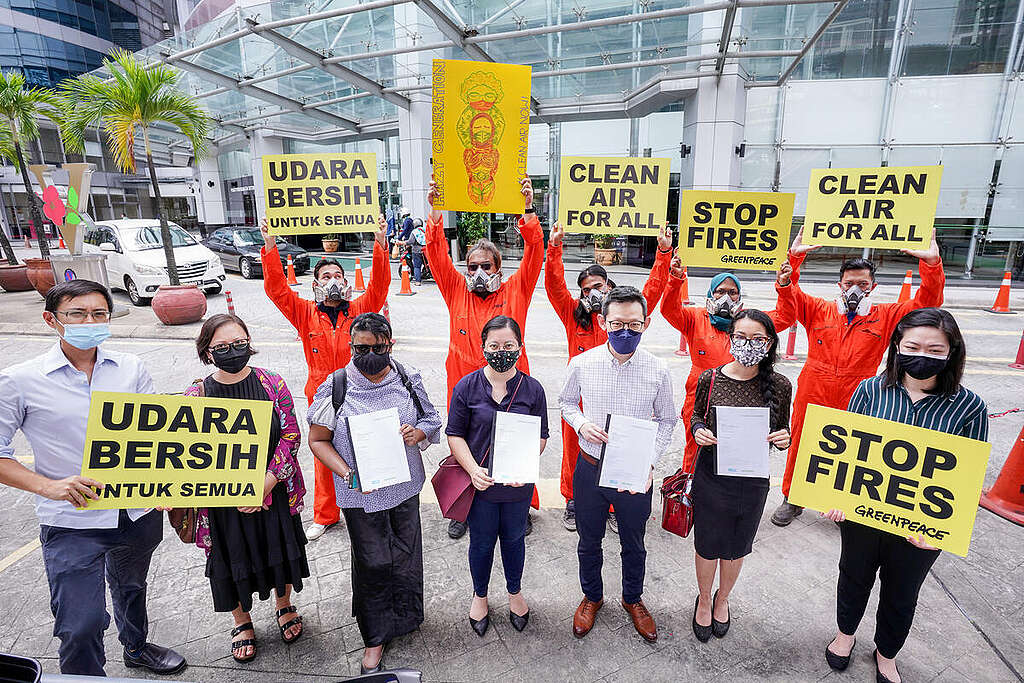 Haze and Human Rights Activity in Malaysia. © Darshen Chelliah / Greenpeace