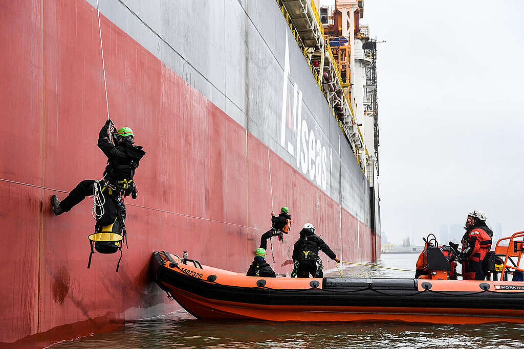 "No Deep Sea Mining" – Action in Rotterdam. © Marten  van Dijl / Greenpeace
