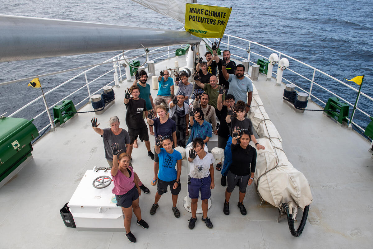 Rainbow Warrior Crew Stand in Solidarity with Communities in Batangas. © Chris J Ratcliffe / Greenpeace
