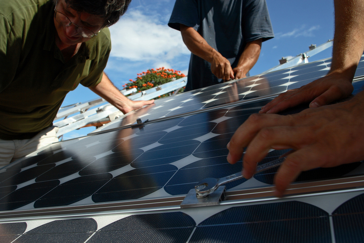 Solar Power for Greenpeace Office Brazil. © Rodrigo Baléia