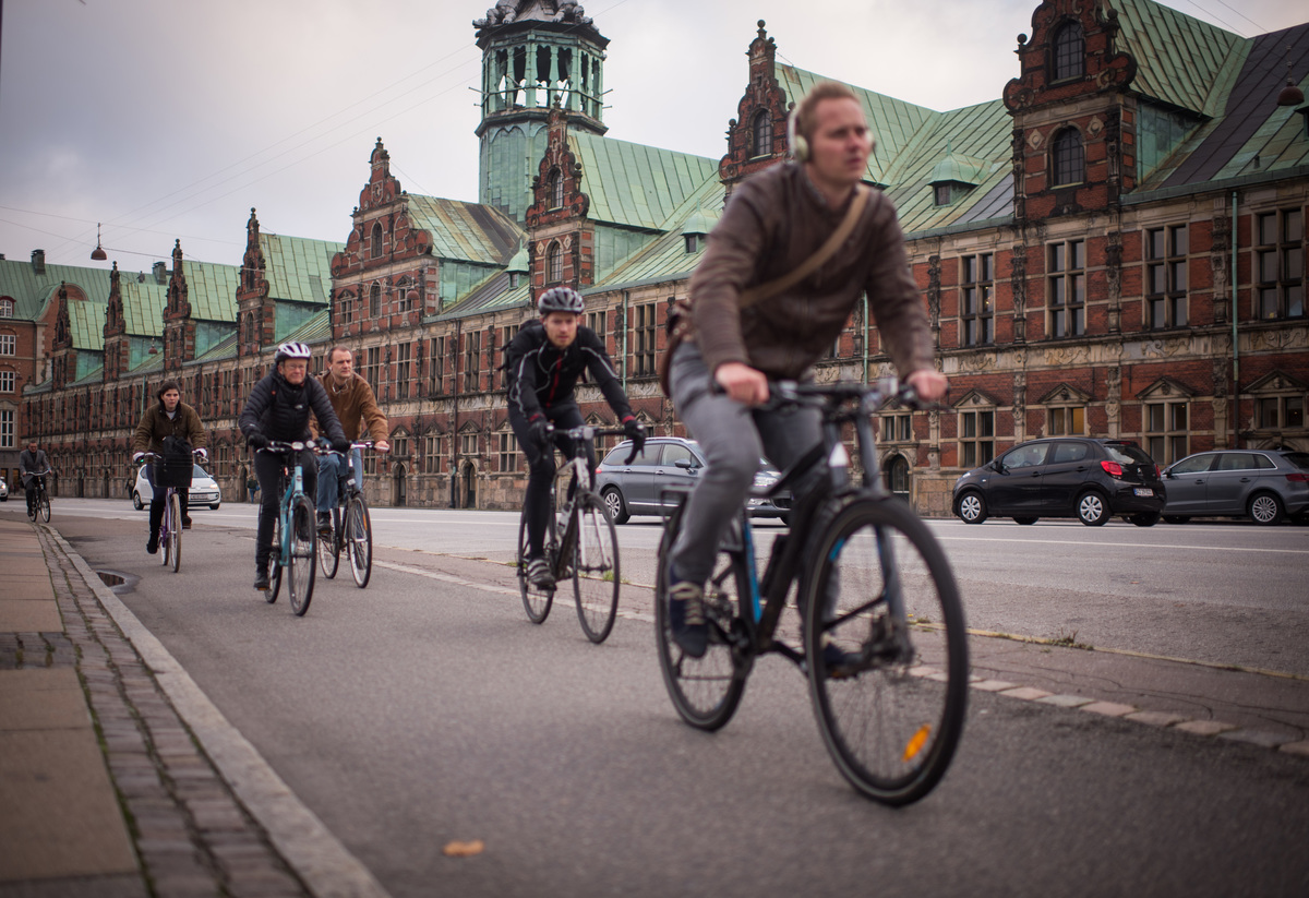 Ciclistas en bicicleta en la ciudad de Copenhagen. © Chris Grodotzki / Greenpeace