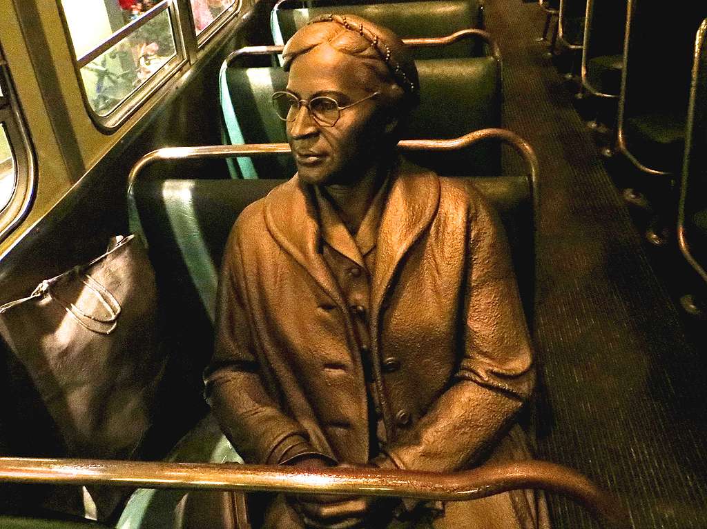 Estatua de Rosa Parks en museo de derechos humanos
