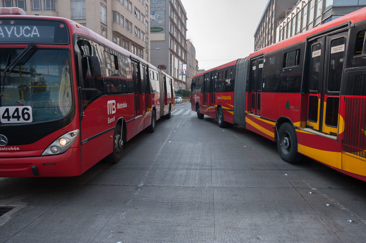 Mexico City Metrobus. © Keith Dannemiller / Greenpeace