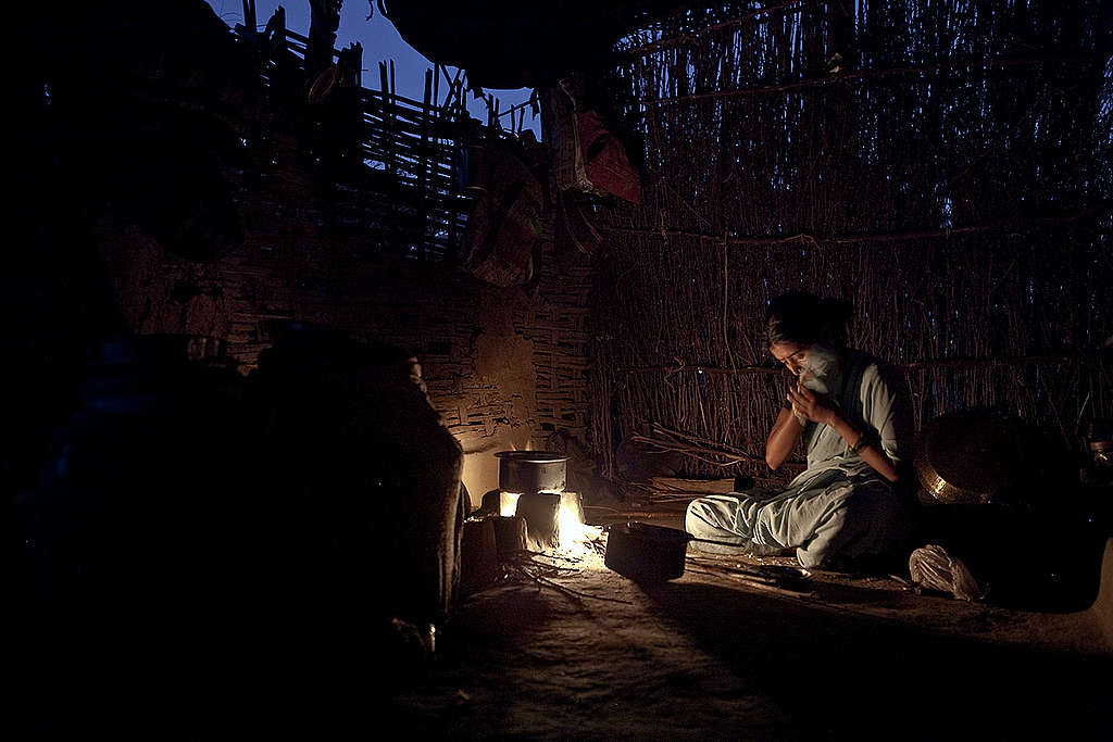 Woman Works in House in Maharashtra. © Sudhanshu Malhotra / Greenpeace