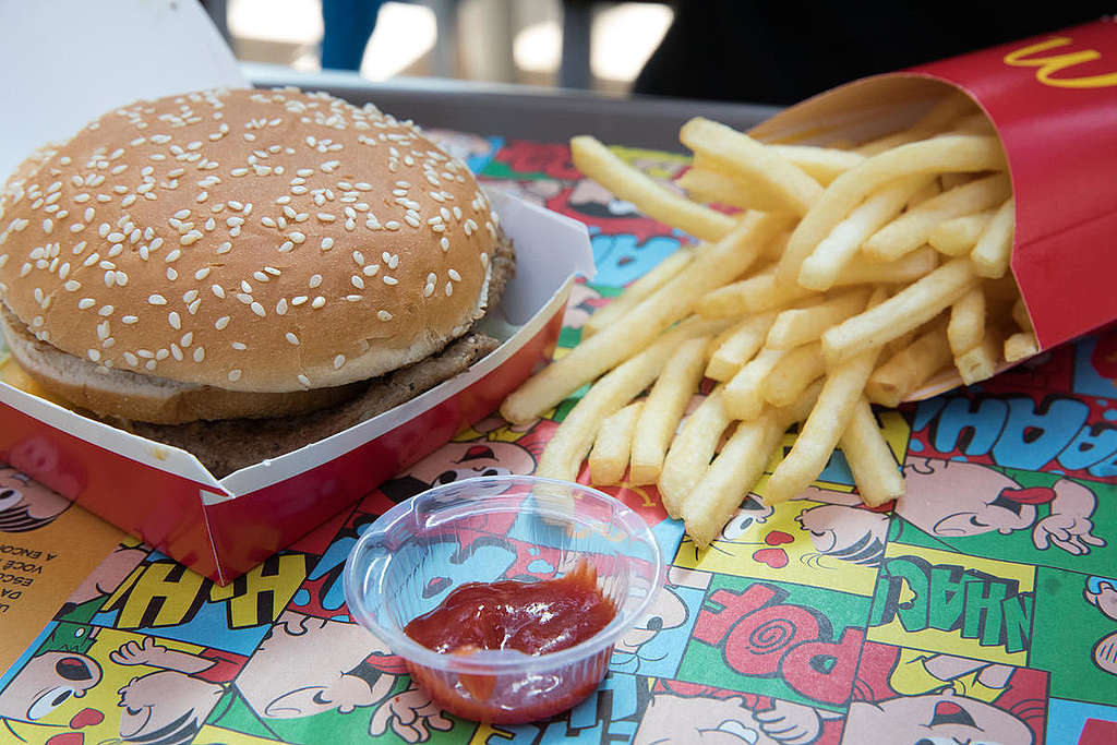 Fast food at McDonald's in São Paulo, Brazil. © Barbara Veiga / Greenpeace