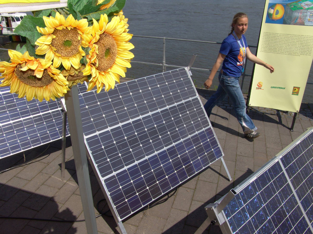 International Renewable Energy Conference in Bonn. © Greenpeace / Hartwig Lohmeyer