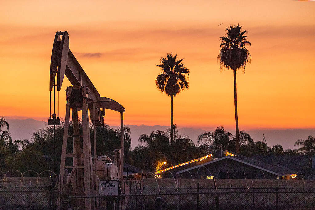California Fossil Fuel Infrastructure in Bakersfield. © David McNew / Greenpeace