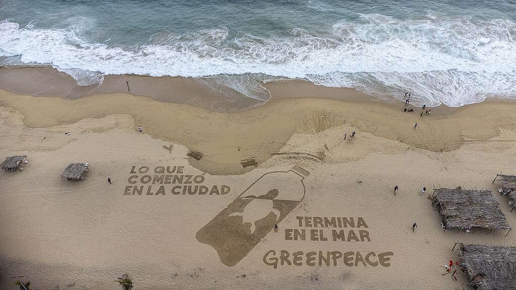 Imagen tomada por dron, lo que comienza en la ciudad termina en el mar. Greenpeace