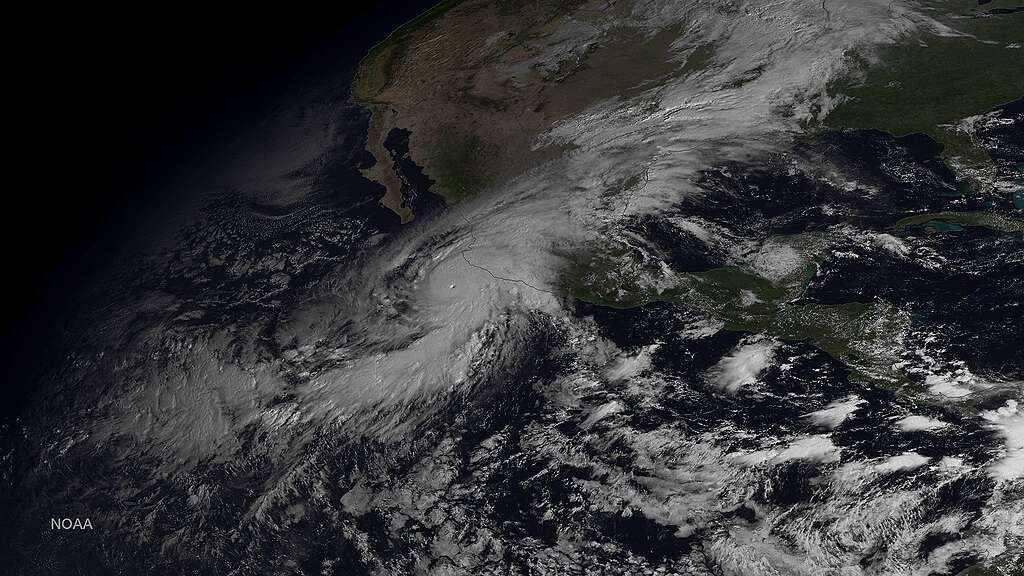 Huracán Patricia
El histórico huracán Patricia se abate sobre la costa mexicana del Pacífico

Esta imagen fue tomada por GOES East a las 1445Z del 23 de octubre de 2015.