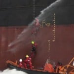 Greenpeace blokkeert schip met fout hout uit Amazone