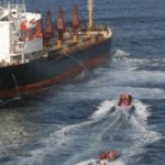 Greenpeace belemmert import verdacht hout voor Nederlandse kust