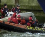 Greenpeace blokkeert eerste militaire transport in Rotterdamse haven