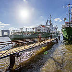Greenpeace-schepen in Amsterdam