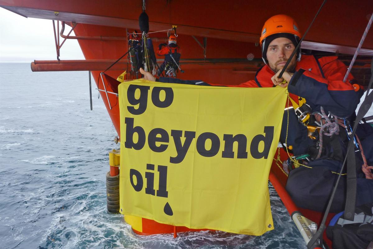 Stena Don Oil Rig Occupation in the Arctic. © Will Rose / Greenpeace