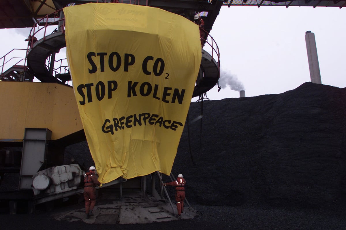 Climate Action COP6 in Rotterdam. © Greenpeace / Ben Deiman