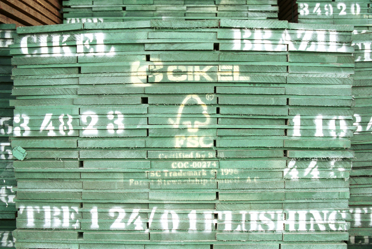 FSC wood in port, Belem, Brazil. © Greenpeace / Daniel Beltrá
