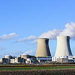 Doel Nuclear Power Plant in Belgium. © Bernd Arnold / Greenpeace