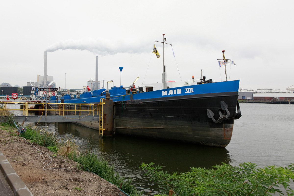 Main Waste Treatment Cargo Ship. © Greenpeace / Bas Beentjes