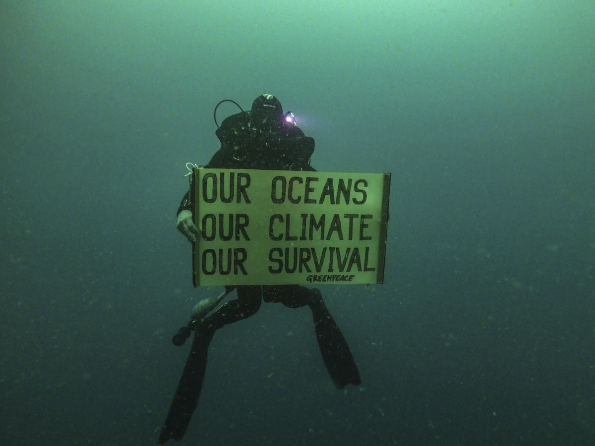 Diver with a banner, 25 meters deep