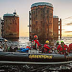 Greenpeace protesteert op Brent olieplatforms, die Shell in de Noordzee wil laten wegrotten