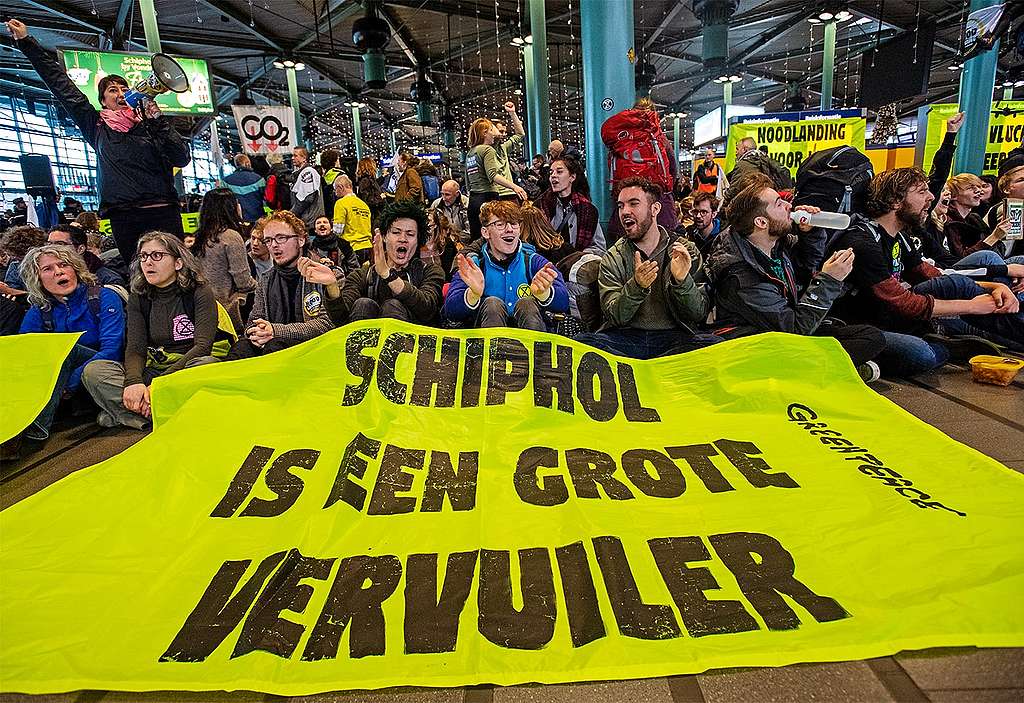 Na een turbulent 2019 staat grote vervuiler Schiphol ook komend jaar volop in de aandacht. In dit bericht blik ik kort terug en praat ik je bij over de laatste ontwikkelingen.