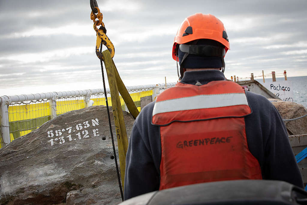 Boulder Placement  in the Dogger Bank in the North Sea. © Suzanne Plunkett / Greenpeace © Suzanne Plunkett / Greenpeace