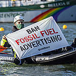 Update: Actie Greenpeace bij olieraffinaderij Pernis beëindigd