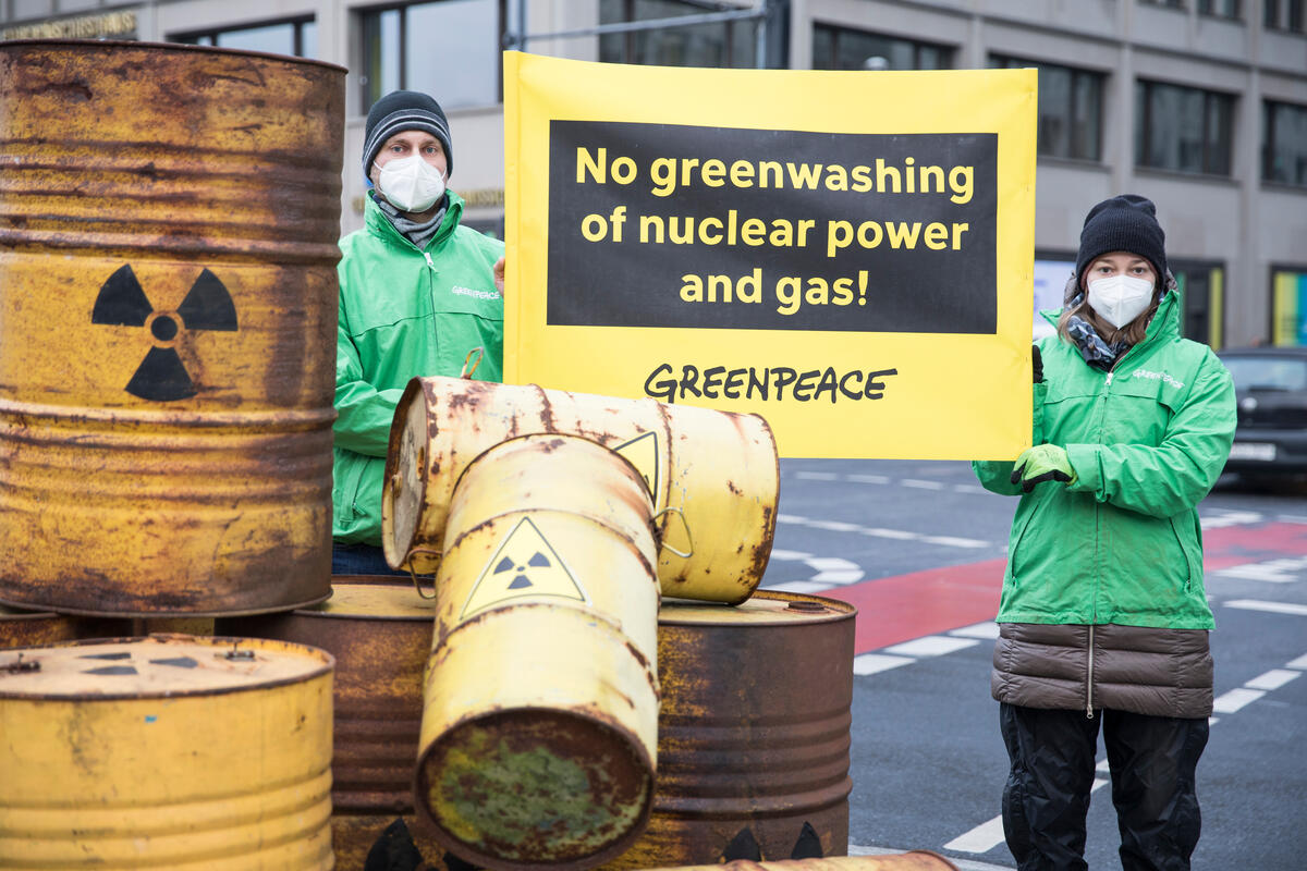 No Greenwashing of Nuclear Power Action in Berlin. © Sina Niemeyer / Greenpeace