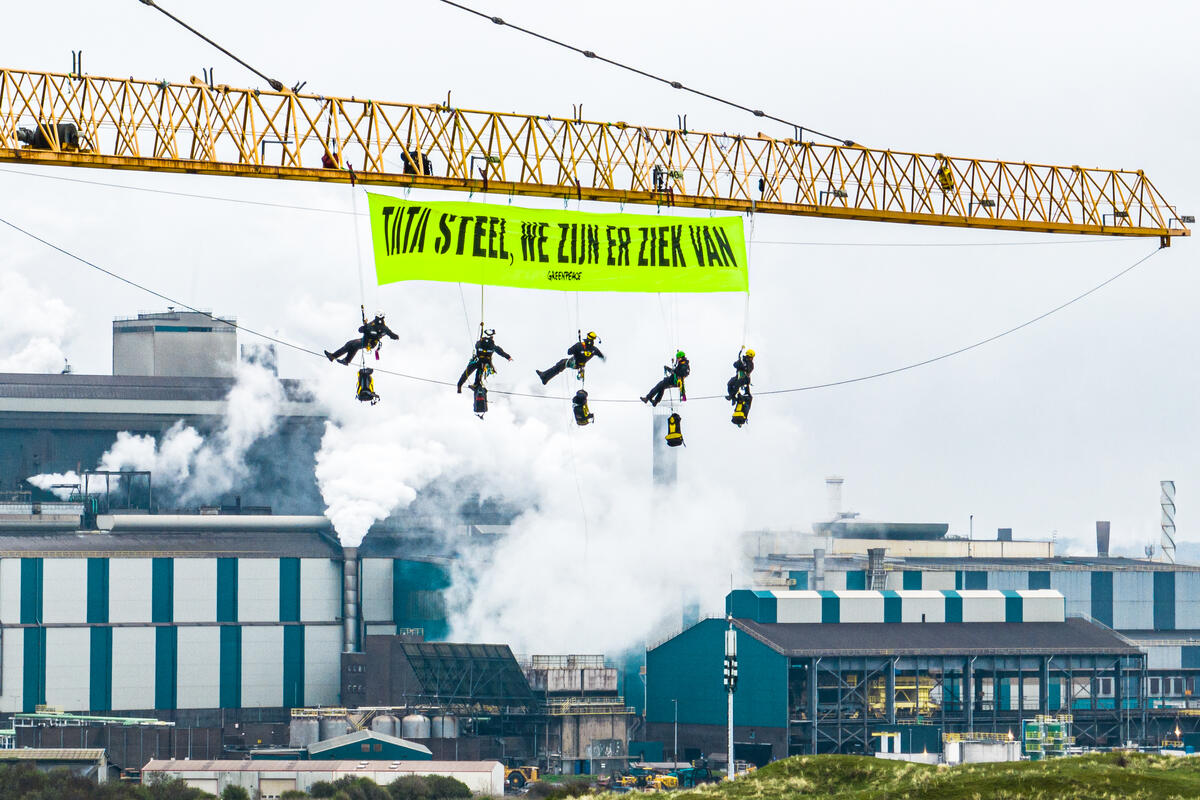 Banner Drop at Tata Steel in the Netherlands. © Tobias Kleuver / Greenpeace