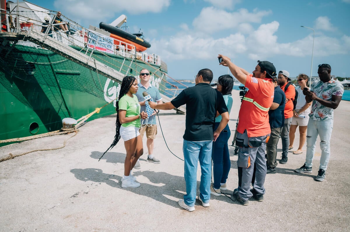 MY Arctic Sunrise Visits Bonaire. © Roëlton Thodé / Greenpeace