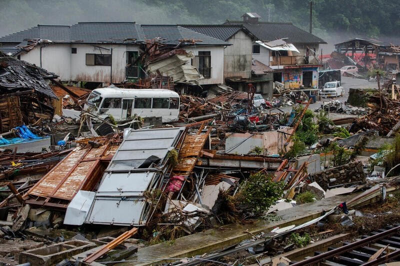 Massive ødeleggelser i Hitoyoshi, Japan.
