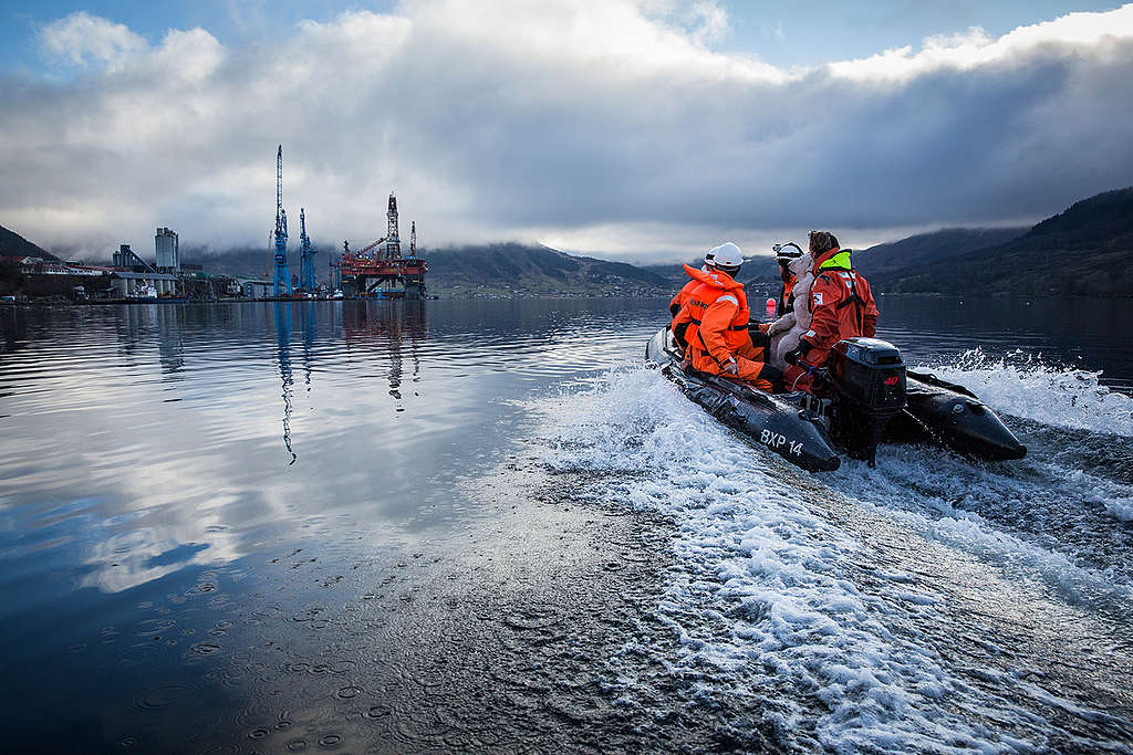 Greenpeace i aksjon mot en ExxonMobil-oljeplattform i Ølen i Rogaland, 2014. Oljeplattformen skulle senere tas i bruk i den russiske delen av Arktis.