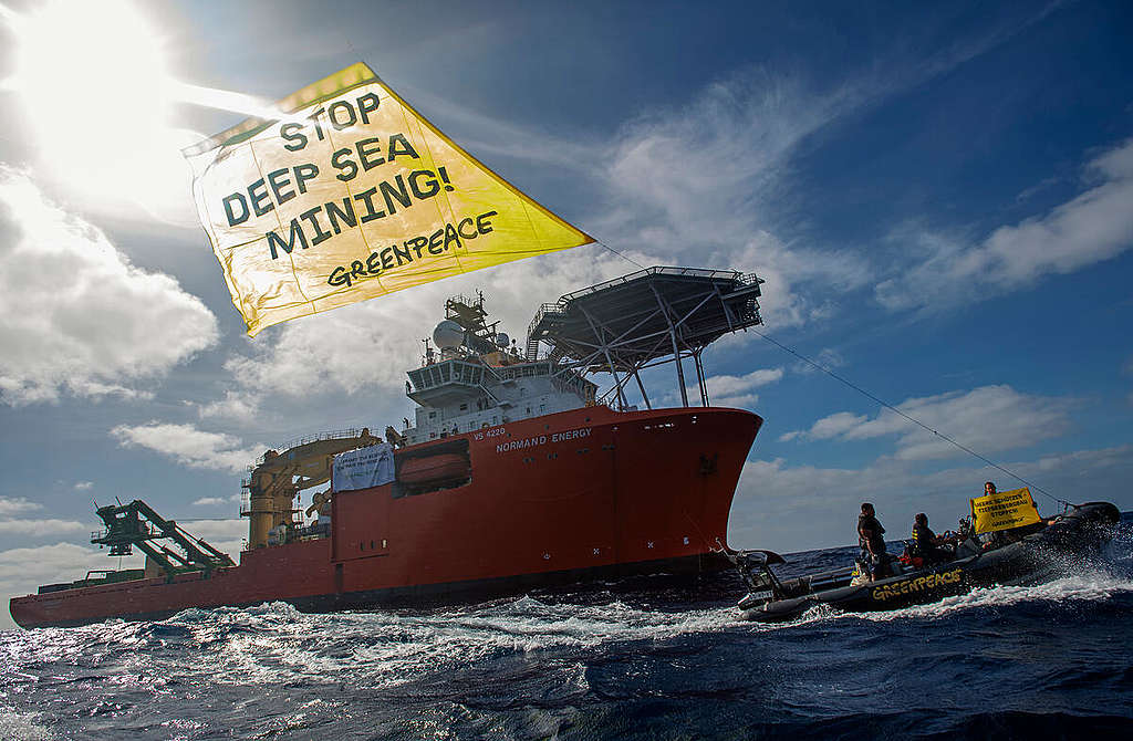 Protest against Deep Sea Mining in the Pacific. © Marten  van Dijl / Greenpeace