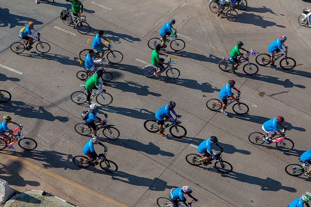 Syklister under 'Act for Arctic'-sykkelløp i Thailand.