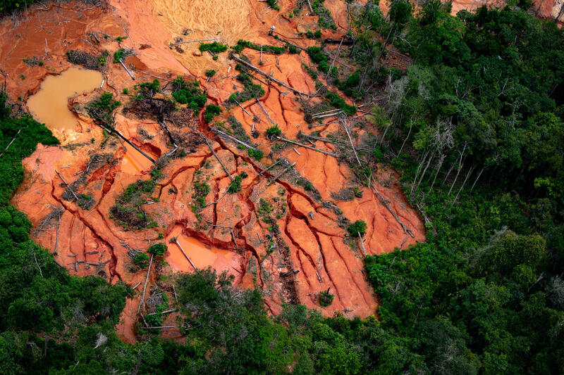 Ulovlig gruvedrift på urfolket yanomamis territorium i Brasil