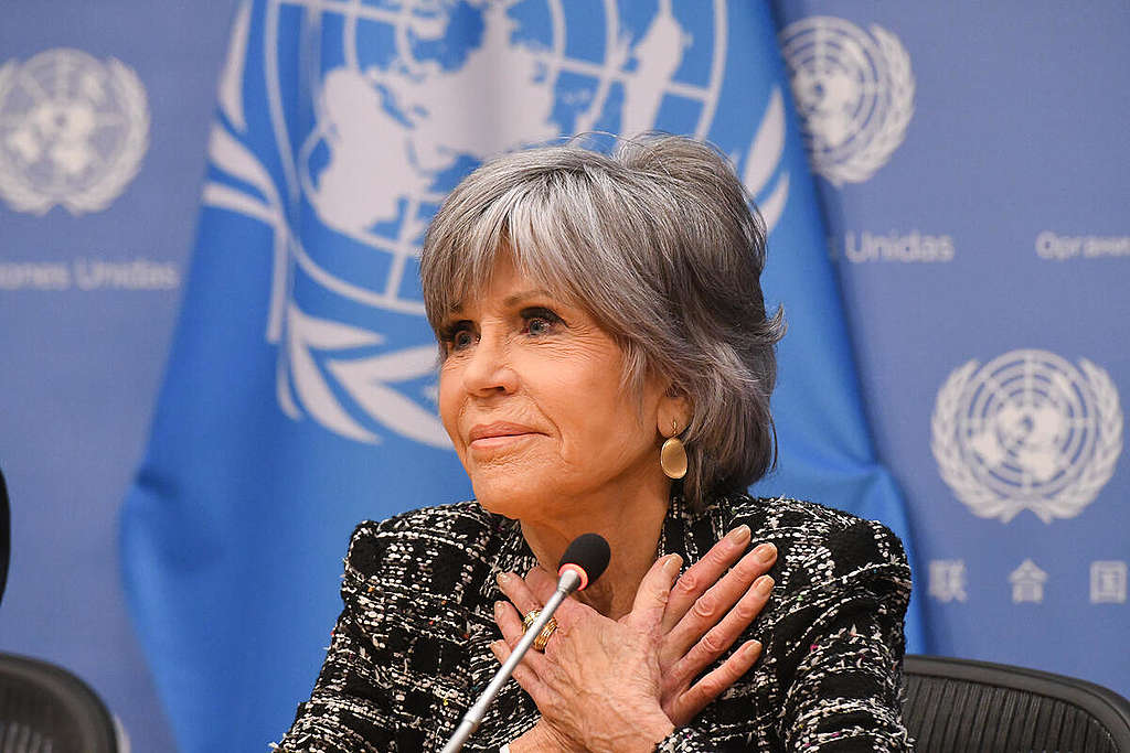 Jane Fonda under en pressekonferanse i FNs hovedkvarter i New York. © Stephanie Keith / Greenpeace