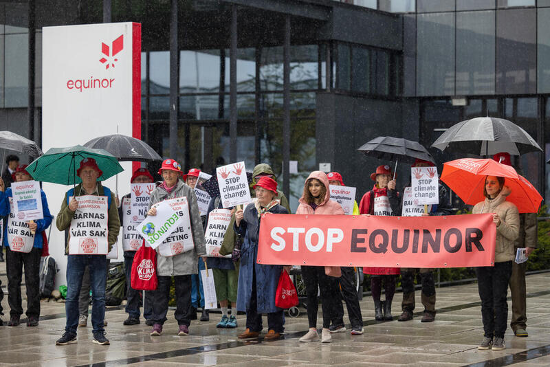 Protest utenfor Equinors generalforsamling i Stavanger i 2023.