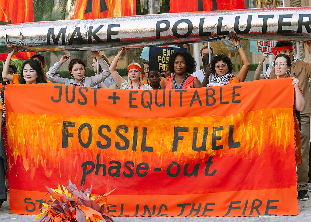 Protest for utfasing av fossil energi på COP 28 i Dubai.