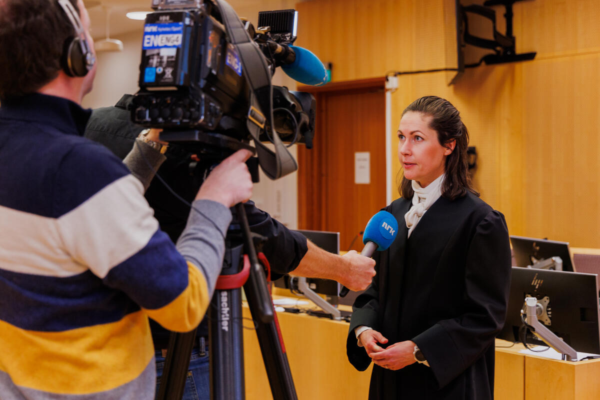 Advokat Jenny Sandvig under behandlingen av det nye klimasøksmålet i Oslo tingrett. © Rasmus Berg / Greenpeace