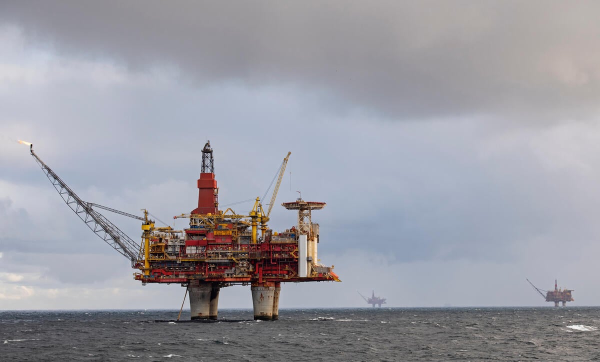 Statfjord Oil Field in the North Sea. © Marten  van Dijl / Greenpeace