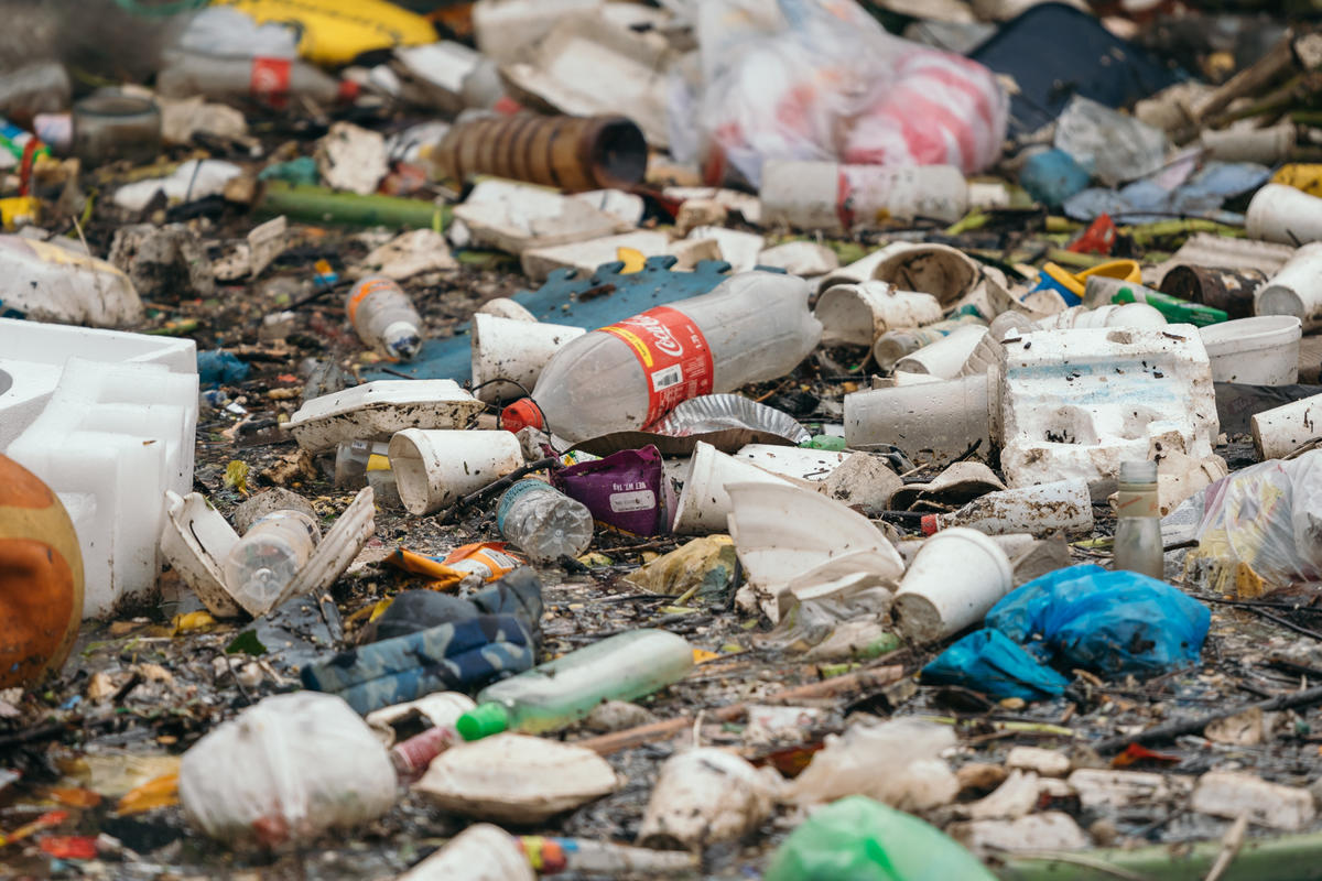Plastic Audit on Pasig River Following Super Typhoon Manghkut. © Greenpeace / Jilson Tiu