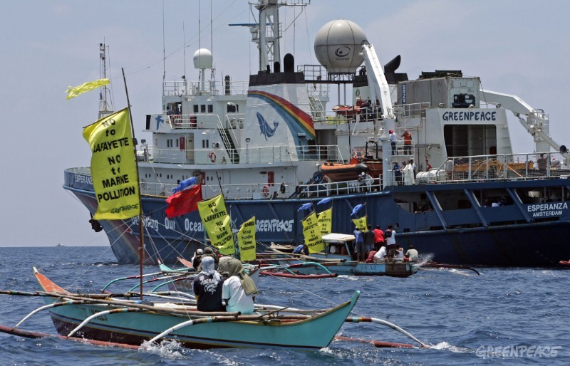 Flotilla of local boats accompanies Greenpeace ship Esperanza on protest against pollution caused by Layayette Gold Mine on Rapu Rapu Island, Philippines.