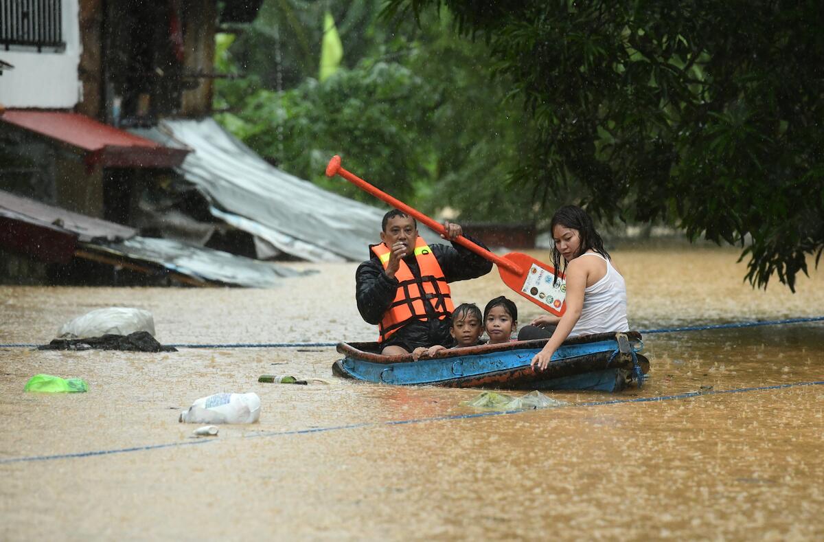 Typhoon Gaemi and Southwest Moonsoon Impacts in San Mateo, Rizal. © Noel Celis / Greenpeace
