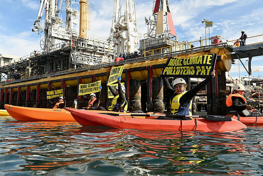 Activists Block Shell Import Terminal in Batangas. © Noel Celis / Greenpeace