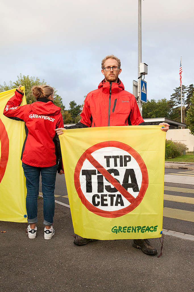 Akcija proti trgovinskim sporazumom v Švici. © Greenpeace / Ex-Press / Miriam Künzli